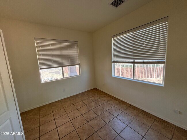 Building Photo - 1095 S Forest Ridge Dr