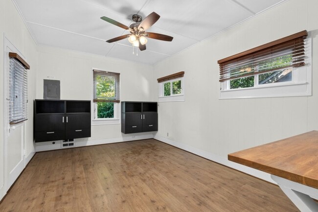 Building Photo - 1Bd/1Ba Seattle Home