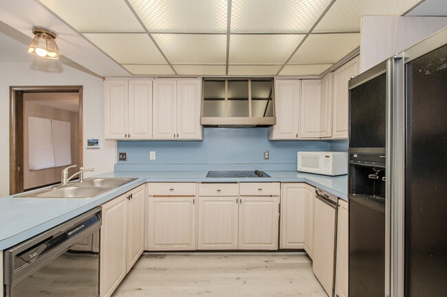 Building Photo - 22745 Wrexford Dr