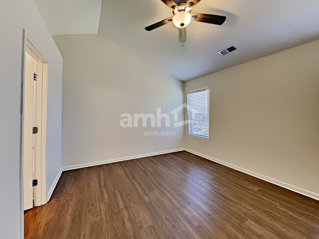Building Photo - 3856 Wingdale Ct