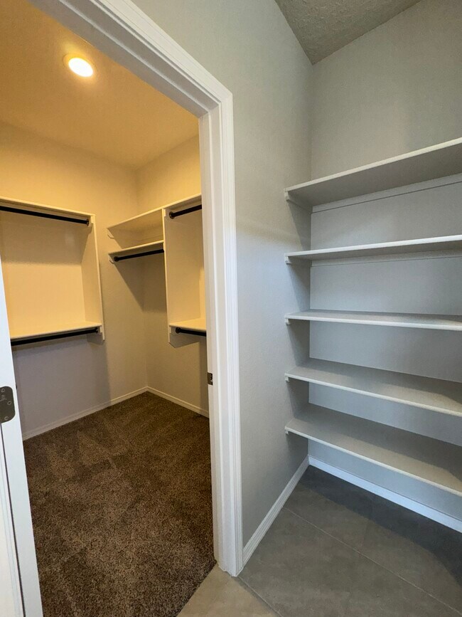 Building Photo - 752 Amatista Lp SE