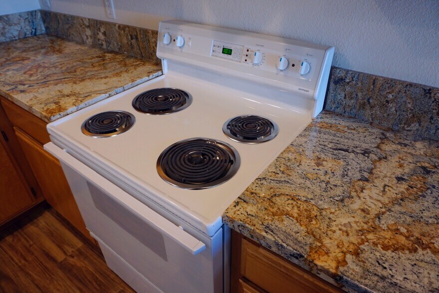 Building Photo - 1221 Skeeters Ln