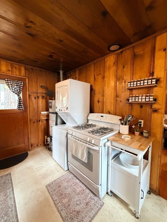 Building Photo - 3396 Freel St