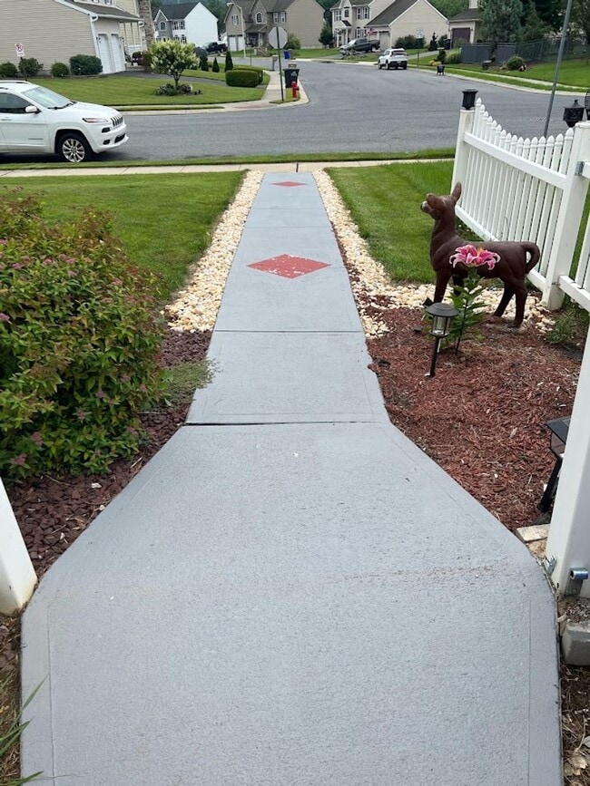 Building Photo - Large 1 bedroom basement apartment in beau...