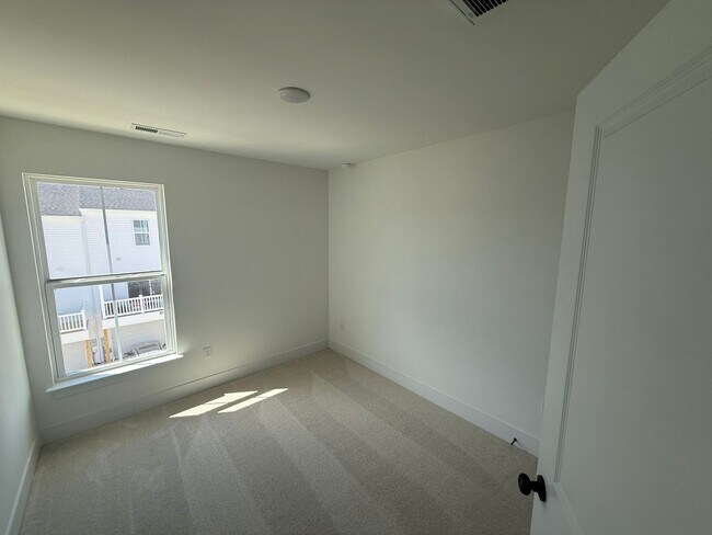 Building Photo - 15313 Sunray Aly