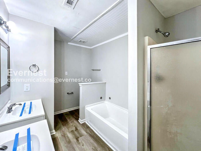 Building Photo - 375 Blair Dr W