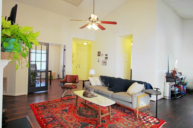 Building Photo - Stunning, Modern 2 Bed, 2 Bath with Office in Woodcroft!