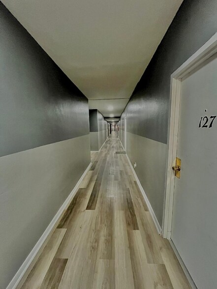 Building Photo - 111 S Summit St