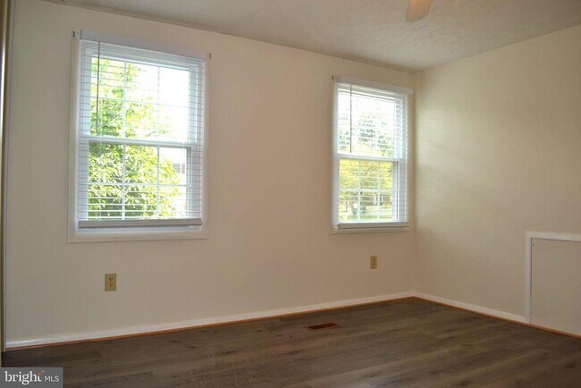 Building Photo - 16570 Sioux Ln