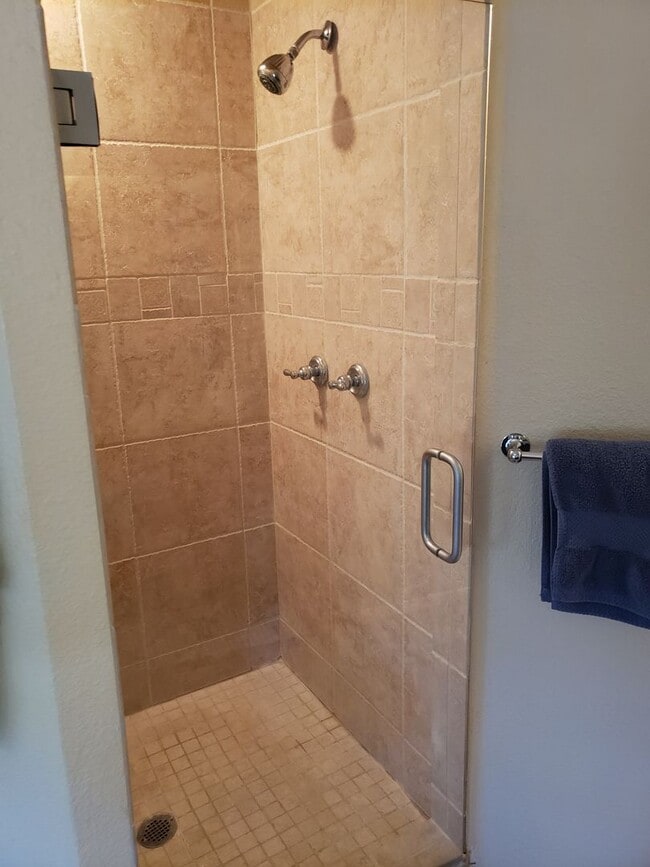 Building Photo - Gorgeous Views and a backyard oasis at this Fully Furnished Beauty!