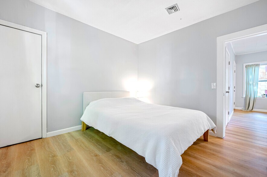 Building Photo - 30 Hooper St