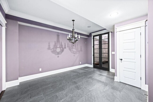 Building Photo - 1735 Hillmont Dr