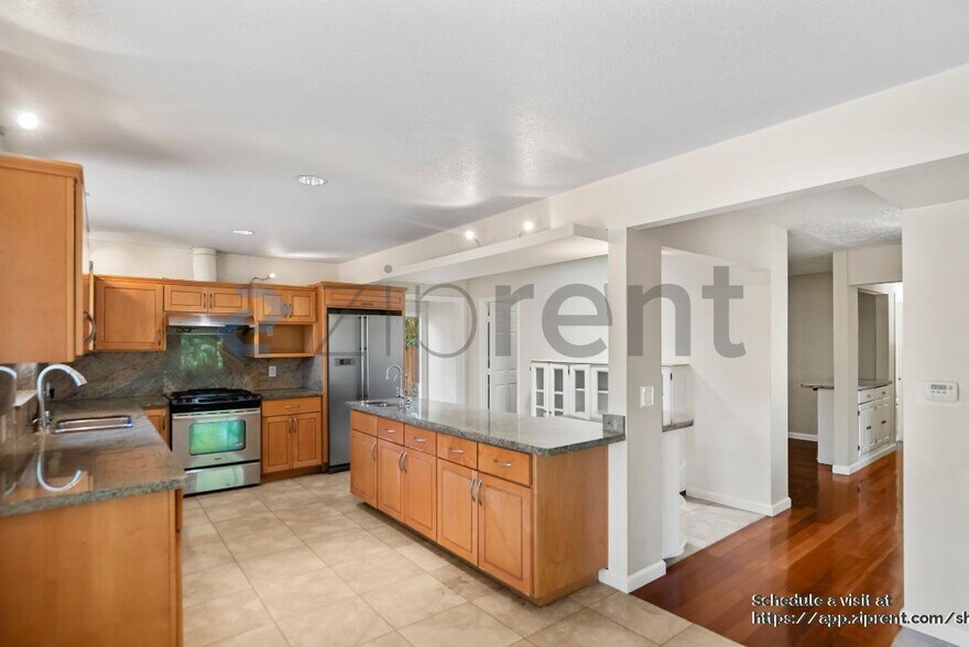 Building Photo - 10609 Creston Dr