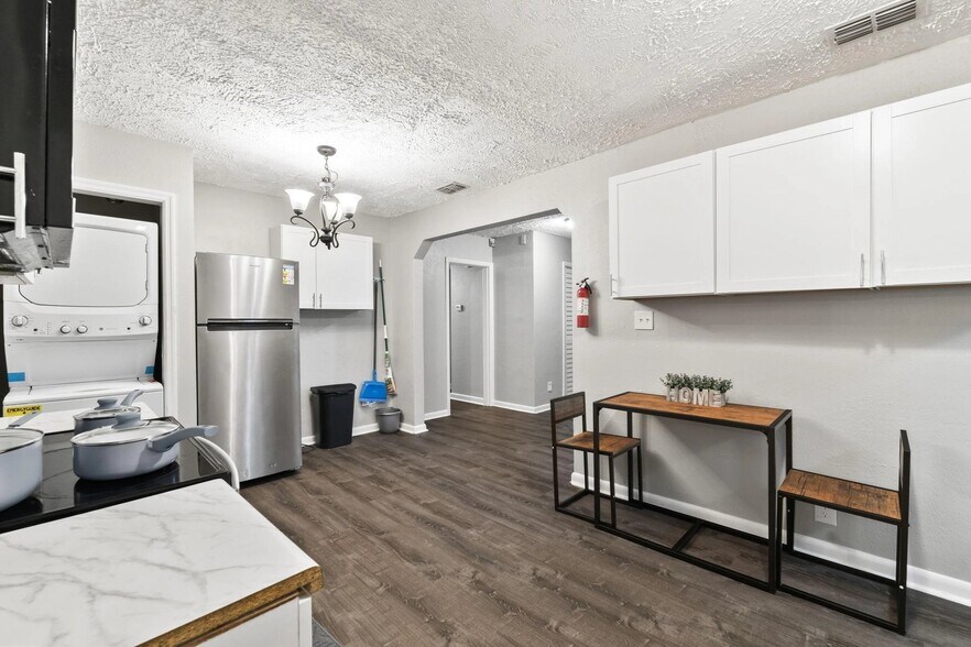 Building Photo - 4731 E Castlewood Dr