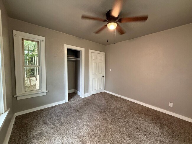 Building Photo - 2434 NW 12th - Duplex