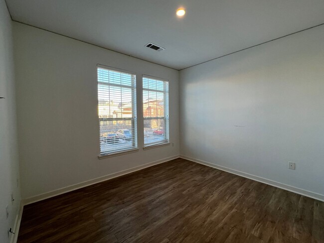 Building Photo - Incredible First Floor Corner Loft at Via ...