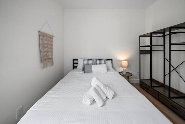 Building Photo - 704 Wayne St