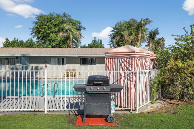 Building Photo - 44440 Acacia Dr