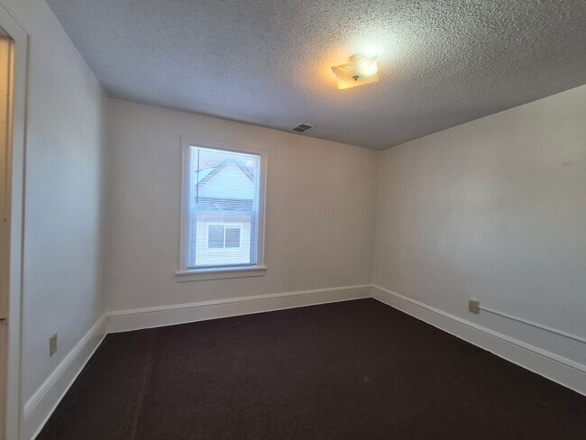 Building Photo - 661 Orange Ave E