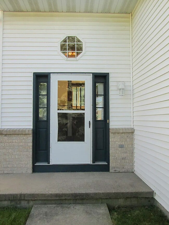 Building Photo - 746A Crawford Dr