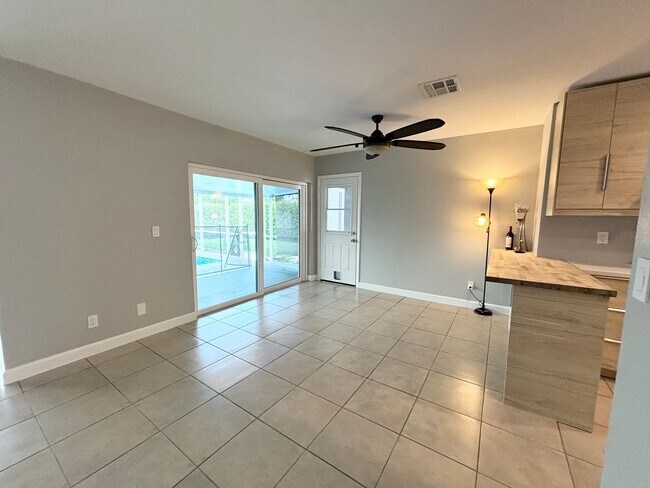 Building Photo - Newly Remodeled 3/2 with Pool