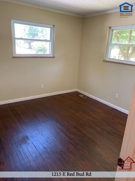 Building Photo - 1215 E Red Bud Rd