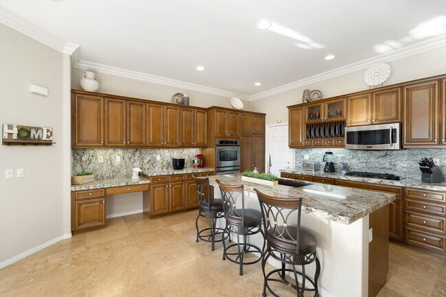 Building Photo - 60602 Juniper Ln