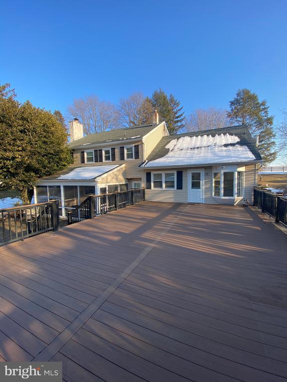 Building Photo - 1104 Dunvegan Rd