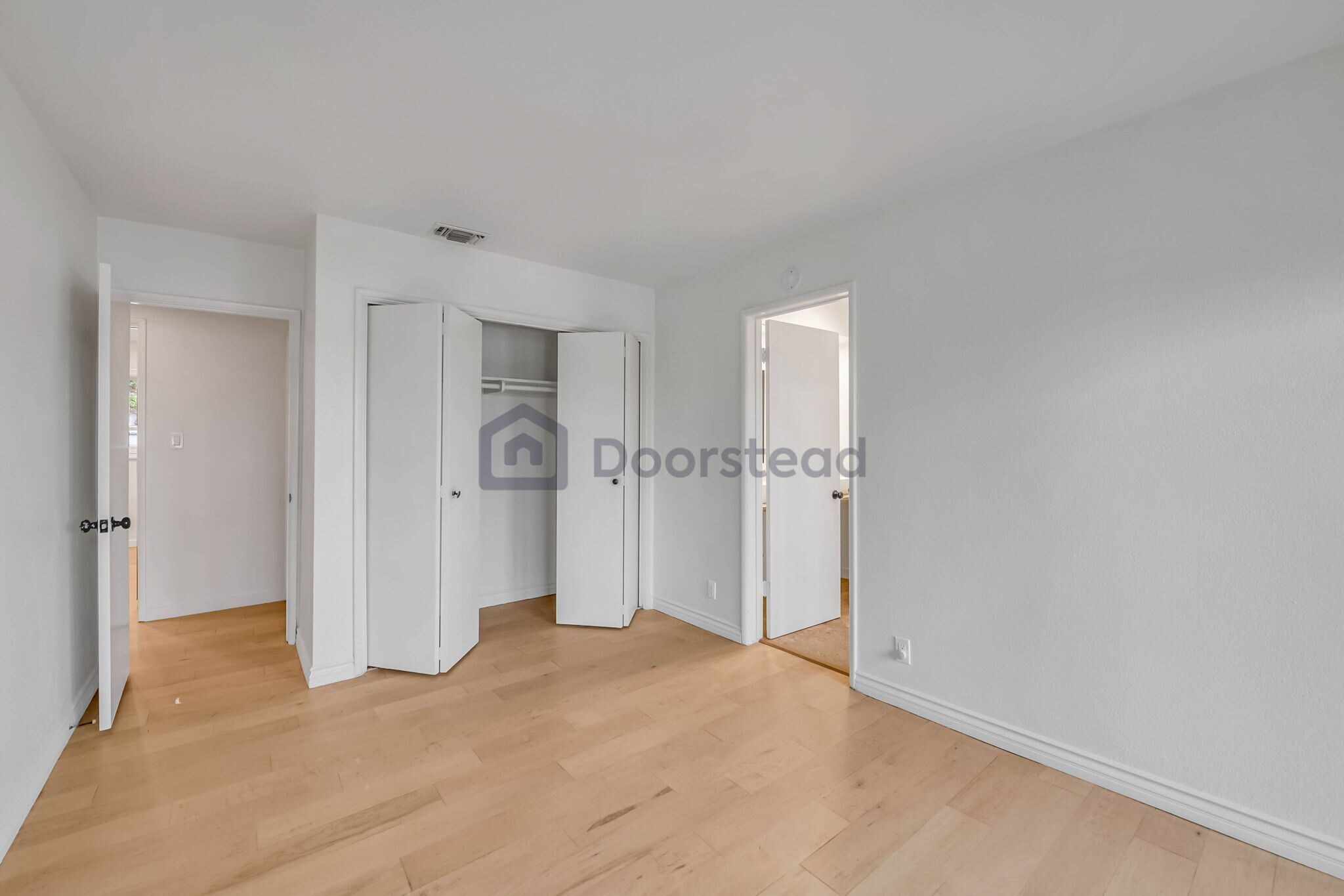 Building Photo - 5368 Calatrana Dr