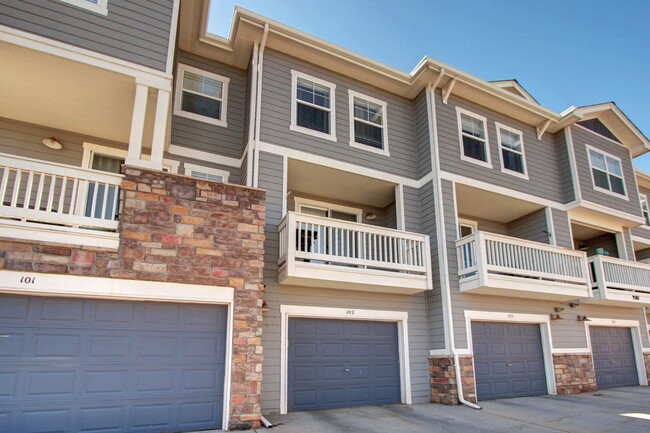 Building Photo - Parker Stonegate townhome style condo, Des...