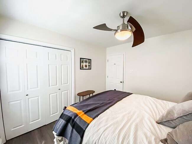 Building Photo - Immaculately Renovated 3 Bedroom 1.5 Bathr...