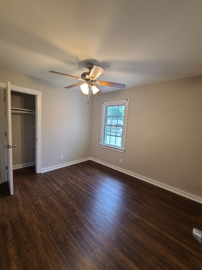 Building Photo - Comfortable Living in the Heart of Goose Creek