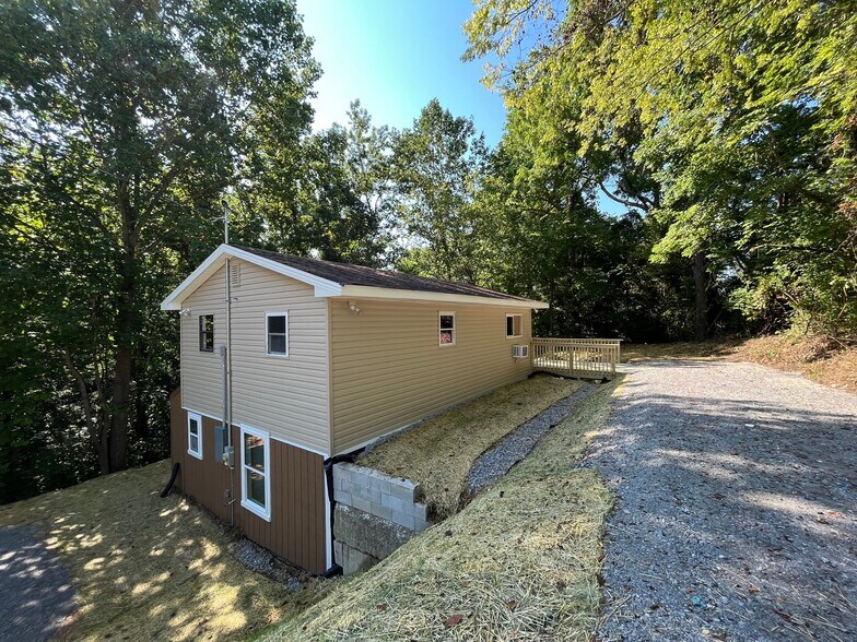 Building Photo - 718 Mount Vernon Rd