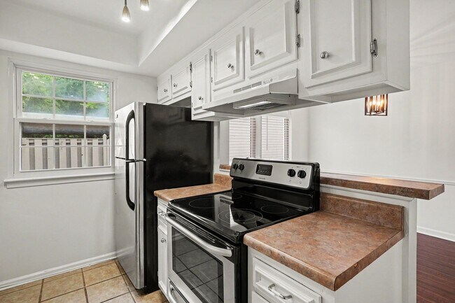Building Photo - 8300 Sawyer Brown Rd