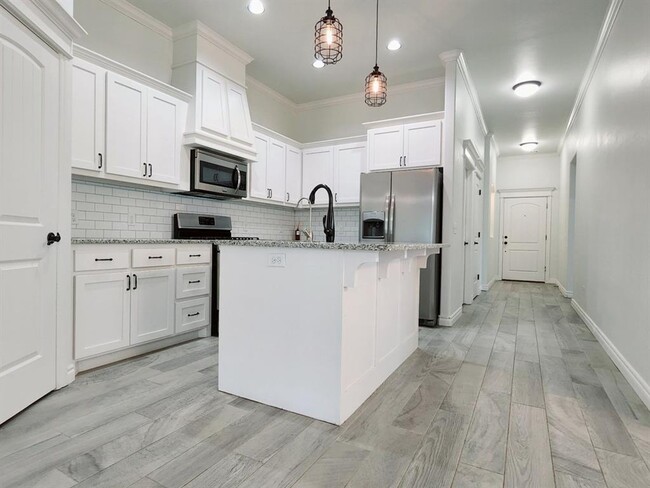 Building Photo - 2400 Frisco Way