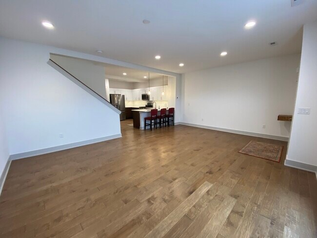 Building Photo - Beautiful Townhome for Rent
