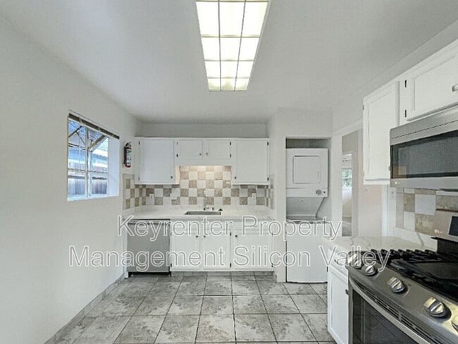 Building Photo - 1814 Woodside Rd