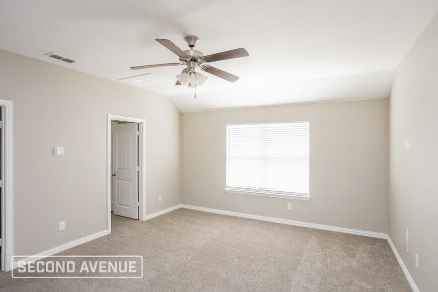 Building Photo - 528 Bird Creek Dr