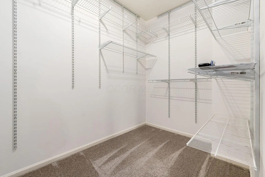 Building Photo - 1215 Park Dr