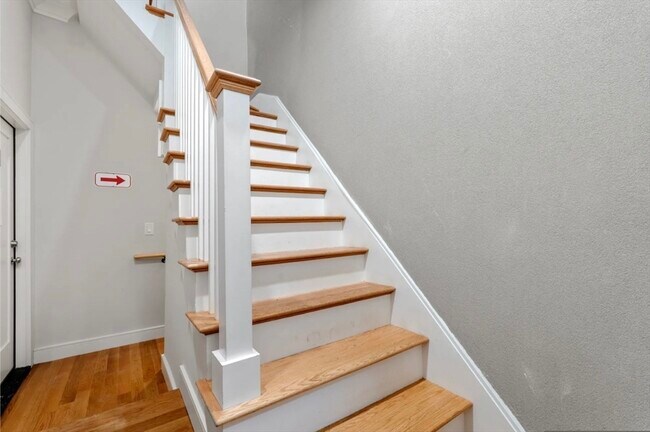 Building Photo - 18 Grove St