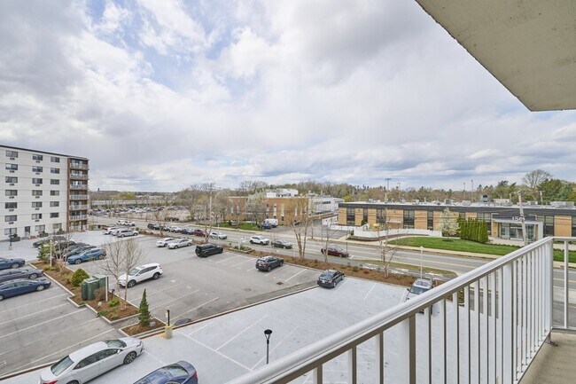 Building Photo - 151 Coolidge Ave