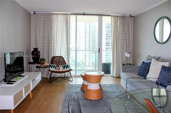 Building Photo - 1155 Brickell Bay Dr