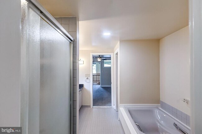 Building Photo - 13 E Henrietta St