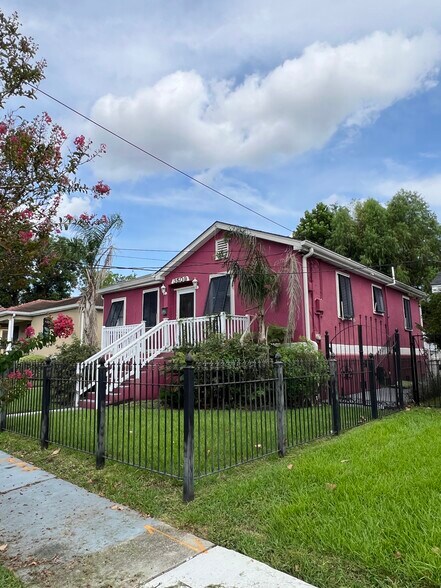Exterior Right - 3509 Leonidas St