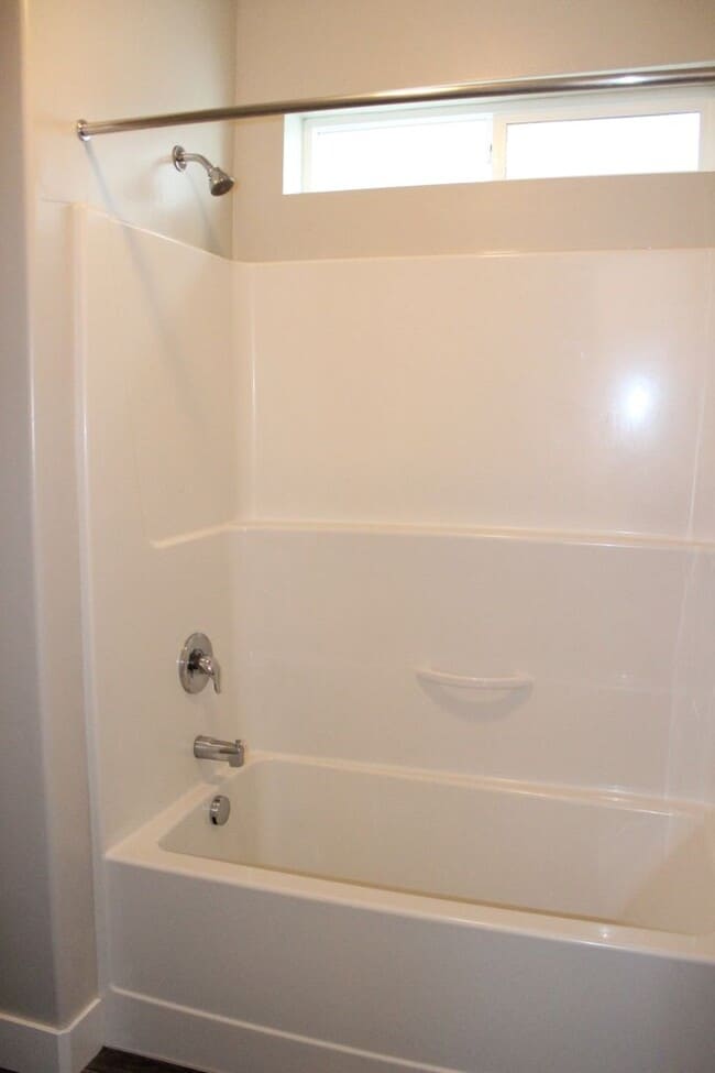 Building Photo - Reduced price