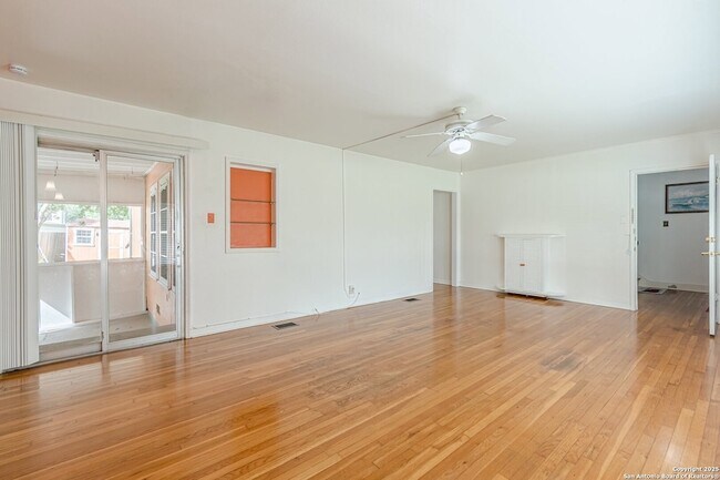 Building Photo - 416 Alexander Hamilton Dr