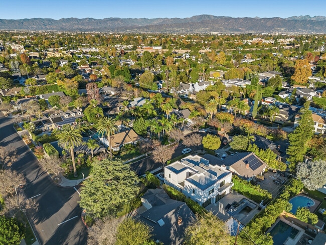 Building Photo - 12511 Landale St