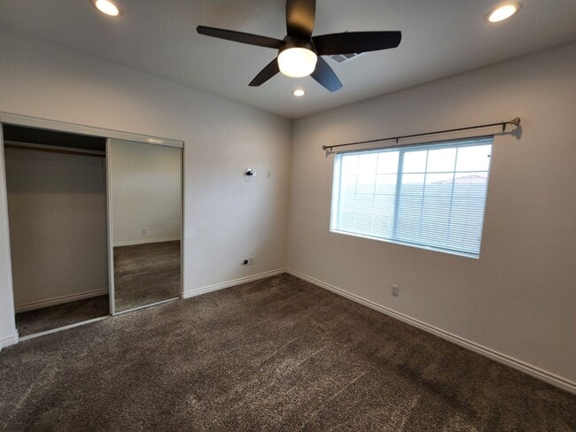 Building Photo - Single Story with Casita