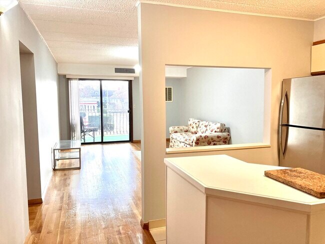 Building Photo - 8 Nahant Pl