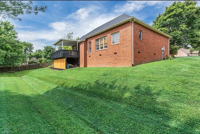 Building Photo - 2779 Landcashire Ct